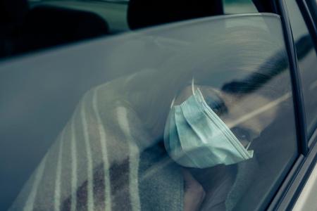 Sie können stattdessen auch einfach eine Decke mitnehmen und sich darin einkuscheln. Das sorgt für wohlige Wärme und Gemütli...