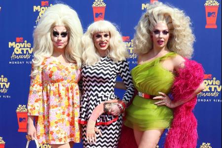 Neben Edwards (re.) haben auch die Drag Queens Trixie Mattel (li.,30) und Katya (38) auf dem TV-Sender Viceland in den USA i...