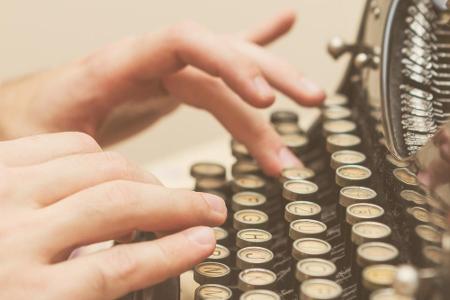 Tippen wie im vorherigen Jahrhundert: Schreibmaschinen-Liebhaber haben den 23. Juni bestimmt im Kalender stehen. Dieser Tag ...