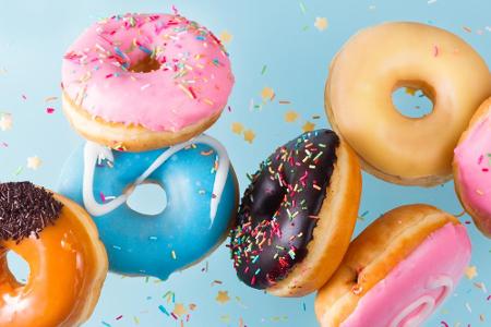 Lecker ist der 5. Juni, denn das ist der Tag des Donuts. Obwohl dieser Feiertag am ersten Freitag im Juni zelebriert wird, h...