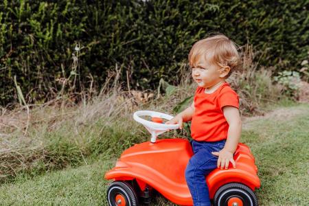 Kleinkinder sind oft mit dem Bobby-Car, Laufrad oder Dreirad unterwegs. Damit sind sie in verkehrsberuhigten Bereichen gleic...
