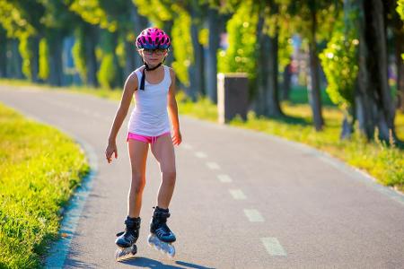 Das Fahren auf Radwegen ist für Inline-Skater ebenfalls tabu. Hier ist das Fahren nur erlaubt, wenn ein zusätzliches Schild ...