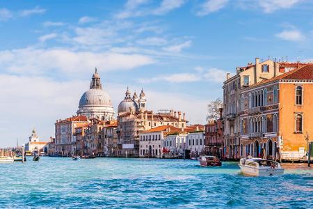 Italien hat seit dem 3. Juni die Grenzen geöffnet. Am Strand, in Restaurants und Hotels gelten allerdings strenge Hygienevor...
