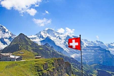 Ein Urlaub in der Schweiz ist ebenfalls wieder möglich. Eine Maskenpflicht gibt es nicht. Lediglich in überfüllten Räumen wi...
