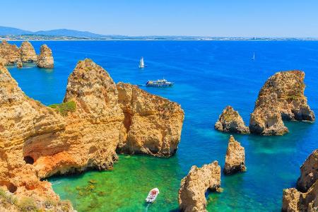 In Portugal dürfen Sonnenanbeter seit dem 6. Juni wieder an den Strand. Geschäfte und Sehenswürdigkeiten haben bereits im Ma...
