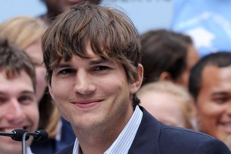 Ashton Kutcher (42) reiht sich ein: Auch er soll mit einem IQ von 160 gesegnet sein. Er arbeitet nicht nur als Schauspieler,...