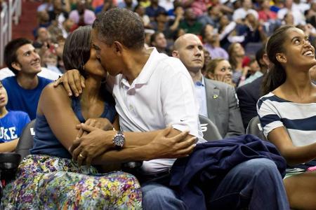 Barack und Michelle Obama sorgten ebenfalls schon mit ihrer Knutscherei für Aufsehen.