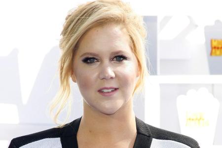 Schauspielerin Amy Schumer (37) wird ebenfalls zum ersten Mal Mutter. Anfang Februar gab sie ihre Beziehung zu Koch Chris Fi...