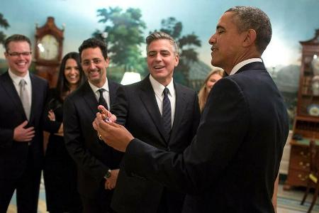 Besuch aus Hollywood: 2014 lud Barack Obama (r.) George Clooney (2.v.r.) und Matt Damon (l.) zu einer Vorstellung ihres Film...