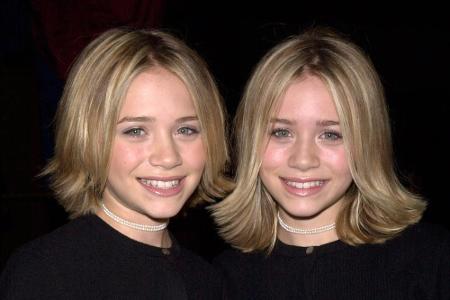 1999 tragen die Olsen-Schwestern Föhnwelle und spielen die Hauptrollen in den Filmen 