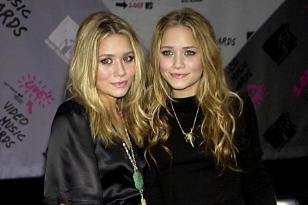 Super stylisch in Print-Rock und Culotte ging es zu den MTV Video Music Awards im selben Jahr.