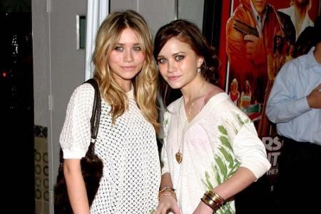 Ein Jahr später präsentiert sich Mary-Kate mit braunen Haaren - die Zeiten der abgestimmten Looks sind offiziell passé.