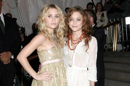 So elegant erscheinen die Zwillinge zur MET Gala 2005 in New York. Allerdings haben sich beide identische Locken machen lassen.