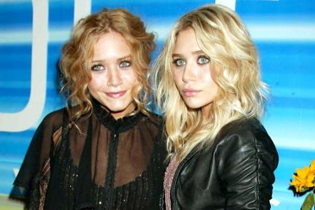 2006 lancieren die Olsen-Twins ihre eigene Modemarke The Row und präsentieren ihre individuellen Styles bei der Olympus Fash...