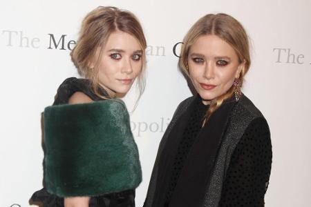 Unterschiedliche Outfits, gleiches Make-up: Die Olsen-Zwillinge bei einer Premiere im Lincoln Center in New York.