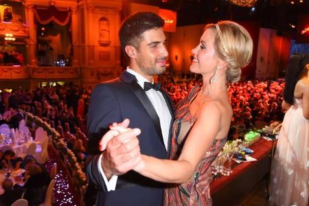 Sie sind ja sooo verliebt! Seit rund einem Jahr ist Schauspielerin Wolke Hegenbarth mit Oliver Vaid liiert. Seit ihrem Eheau...