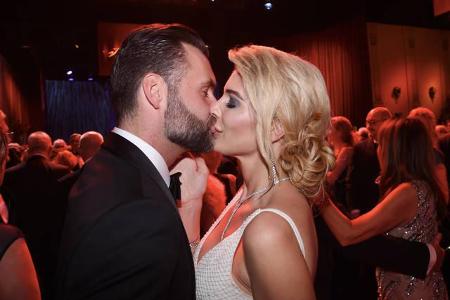 ...schwebt auf Wolke sieben, auch Annika Gassner ist frisch verliebt. Das Model - dem einst eine Liebelei mit Komponist Ralp...