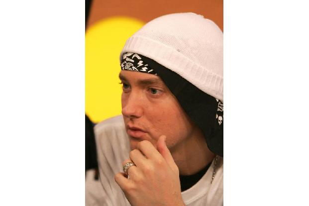 ...der Ruhm wurde schließlich zu viel für den Ausnahmekünstler. 2005 begab sich der Rapper wegen einer Medikamentenabhängigk...