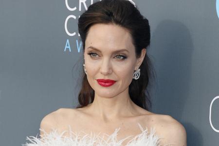 Ärzte konnten bei Angelina Jolie ein über 87-prozentiges Risiko für eine Brustkrebserkrankung feststellen. Die sechsfache Mu...