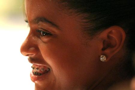 und hatte das obligatorische Zahnspangenlächeln (2010).