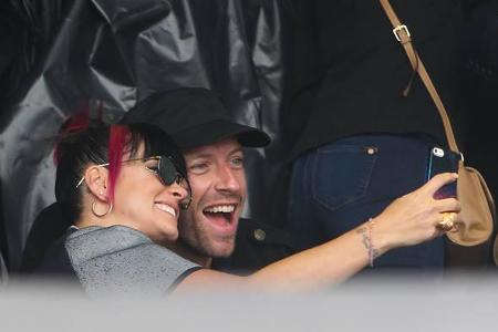 ...Lily über Coldplay-Sänger Chris Martin (41). Die beiden sind sich über die Jahre immer wieder begegnet, hier vergnügen si...