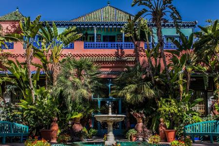 Villa von Yves Saint Laurent: Neben Pflanzen der fünf Kontinente, finden wir im Garten auch die Villa des berühmten französi...
