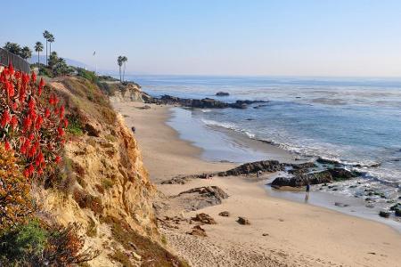 Laguna Beach in Kalifornien ist eine reiche Gemeinde. Die Menschen erarbeiten sich im Durchschnitt über 75.000 Dollar im Jah...