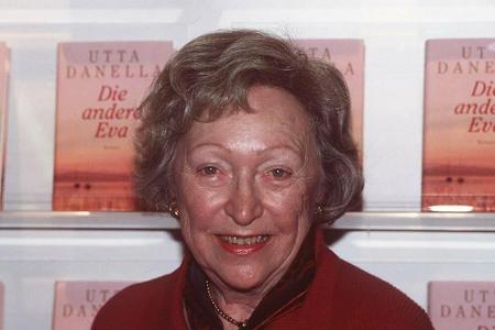 Utta Danella war eine der bekanntesten Autorinnen von Unterhaltungsromanen. Sie wurde am 18. Juni 1920 als Utta Denneler geb...