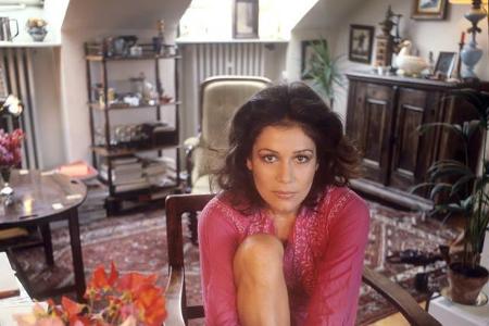 …absolvierte ihre Schauspielausbildung in München und begann ihre Karriere an Theatern in München und Berlin. In der Inszeni...