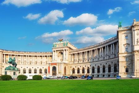 Das sogenannte Kaiserforum ist ein Teil der Hofburg. Darin befinden sich zahlreiche Museen, das provisorische Parlament sowi...