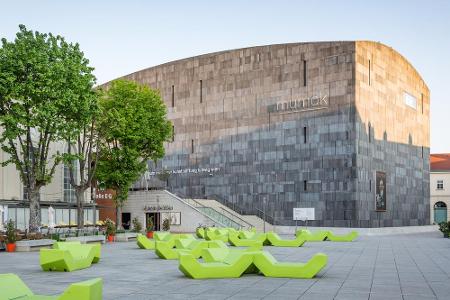 Im Museumsquartier (MQ) befanden sich früher die imperialen Stallungen. Heute befinden sich darin Museen und Veranstaltungsh...