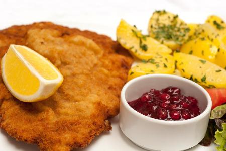 Das österreichische Nationalgericht Schnitzel darf auch in Wien nicht fehlen. Egal, ob aus Kalb- oder Schweinefleisch, ein 