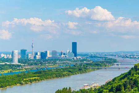 Die Donauinsel befindet sich zwischen der neuen Donau sowie dem Hauptstrom und ist ein Erholungsgebiet für die Einwohner. Mi...