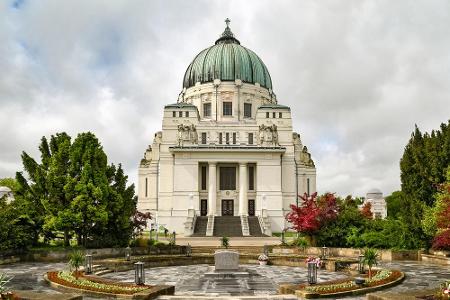 Klingt makaber, ist aber so: Viele Wiener nutzen den Zentralfriedhof für lange Spaziergänge. Er ist so groß, dass sogar ein ...