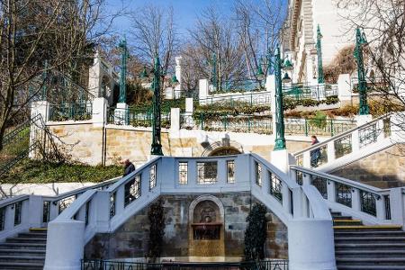 Die Strudlhofstiege ist nicht nur ein architektonisches Highlight, sondern auch in der Literatur bedichtet. Am schönsten ist...