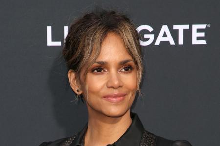 In jungen Jahren zog es Halle Berry nach New York. Sie erhielt keine finanzielle Unterstützung von ihren Eltern und musste i...