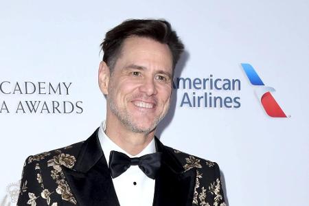 Während der Highschool lebte Jim Carrey mit seiner Familie in einem Wohnmobil und arbeitete nebenbei in einer Reifenfabrik. ...