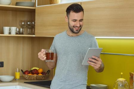 Im Laufe des Lebens verliert der Mensch ein Drittel seiner Knochen. Bei der Geburt befinden sich rund 300 Knochen im menschl...