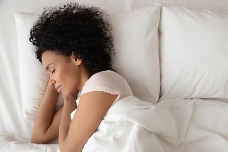 Das eigene Haar weiß, wann man schläft. Wissenschaftler der Yamaguchi Universität fanden heraus, dass der Schlafrhythmus das...