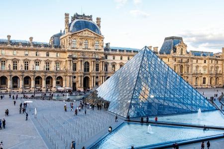 Apropos Kunst: Der weltberühmte Louvre in Paris bietet ebenfalls eine virtuelle Führung an. Auf der Plattform 