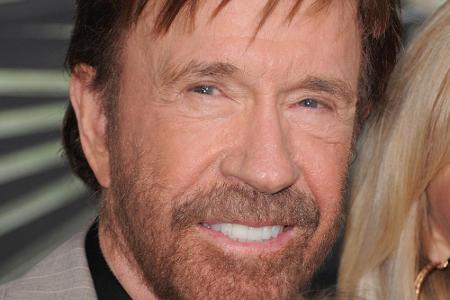 Dieser Mann soll wirklich Mitte 70 sein? Chuck Norris sieht man das Alter überhaupt nicht an
