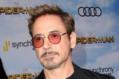 ...ist auch die kriminelle Vergangenheit von Robert Downey Jr. Illegaler Waffenbesitz, Trunkenheit am Steuer, Hausfriedensbr...