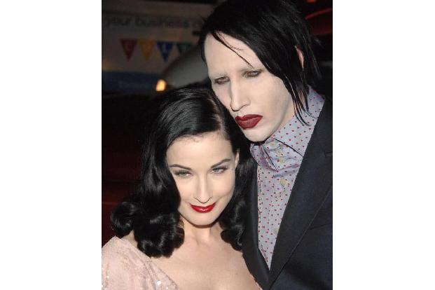 Schockrocker Marilyn Manson hat wohl eine romantische Ader. Sowohl Rose McGowan, als auch Dita von Teese und Evan Rachel Woo...