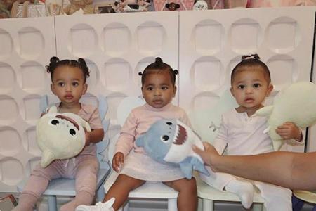 Eine neue Kardashian-Generation wächst heran. Wie die aussieht, zeigt dieses süße Foto von Kim Kardashian. Ganz links ihre T...