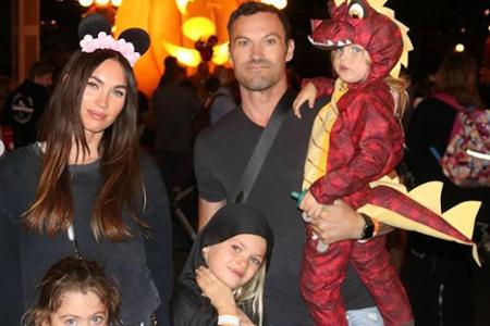 Seltener Anblick: Schauspielerin Megan Fox postete ein süßes Familienfoto mit Ehemann Brian Austin Green und den drei Kids. ...