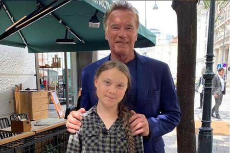 Hollywood-Star Arnold Schwarzenegger traf Greta Thunberg in Wien und widmete der jungen Klimaaktivistin einen Post. Er sei ü...