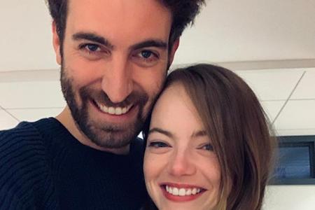 Die zwei strahlen in die Kamera und in eine gemeinsame Zukunft. US-Komiker Dave McCary verkündete via Instagram die Verlobun...