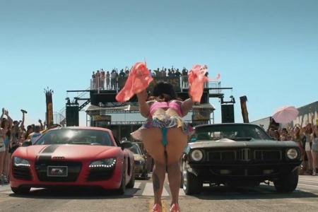 Autos, Amazonen, Action - dafür steht die 