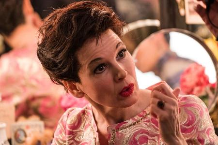 Mit Perücke, Zahnprothese und Kontaktlinsen verwandelte sich Renée Zellweger in Judy Garland