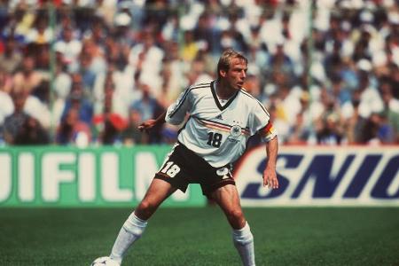 Auf die Frage, ob er bei einem möglicherweise langen Aufenthalt in der USA während der WM 1994 seinen schwäbischen Dialekt v...